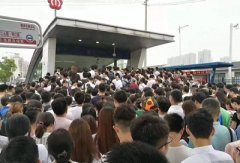 西单地铁人流量数据统计图